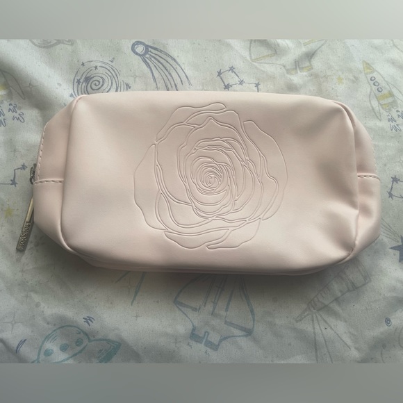 New Lancôme Cosmetics Bag - Picture 1 of 3